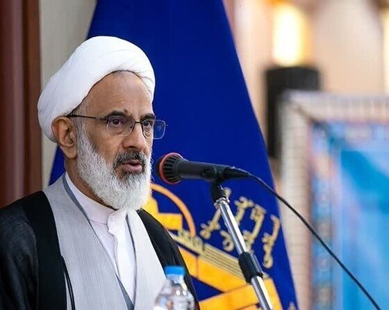 حاجی صادقی: دشمن می‌خواهد اراده مردم ما را بشکند