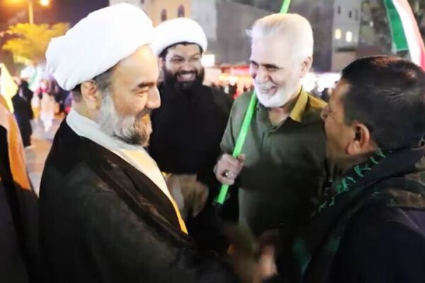 حضور امام جمعه زاهدان در تجمعات شبانه