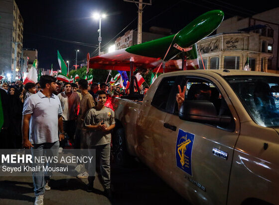 حضور عروس و داماد آستانه‌ای در پنجاه و سومین اجتماع شبانه