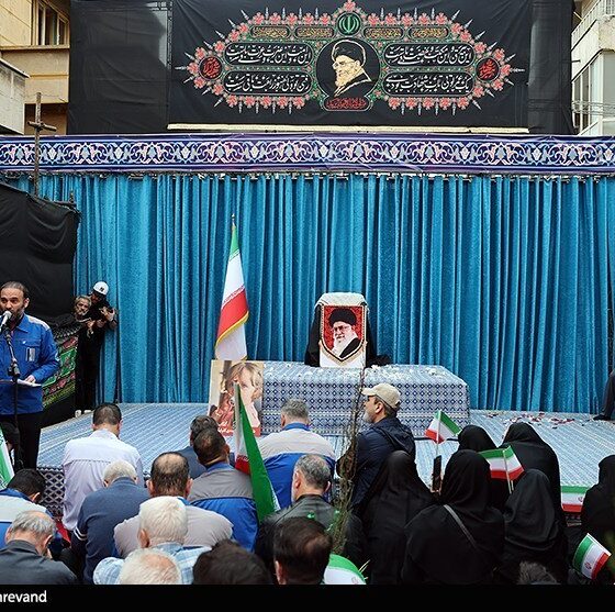 در سوگ «پدر»؛ میثاق کارگران با رهبر شهید در خیابان کشوردوست