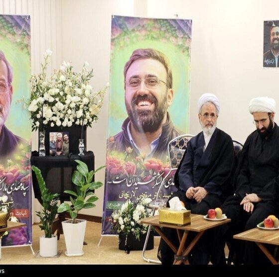 دیدار آیت‌الله اعرافی با خانواده شهید لاریجانی+ عکس