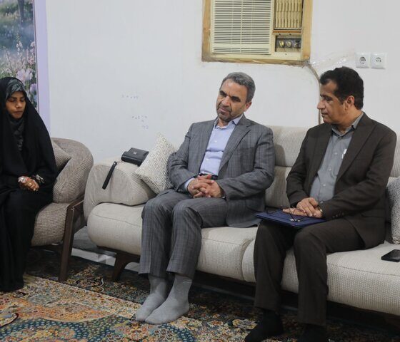 دیدار با خانواده‌های شهدا بخشی از وظیفه اخلاقی وزارت آموزش و پرورش است