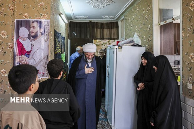 دیدار رئیس سازمان تبلیغات اسلامی با خانواده شهید احسان جنگروی