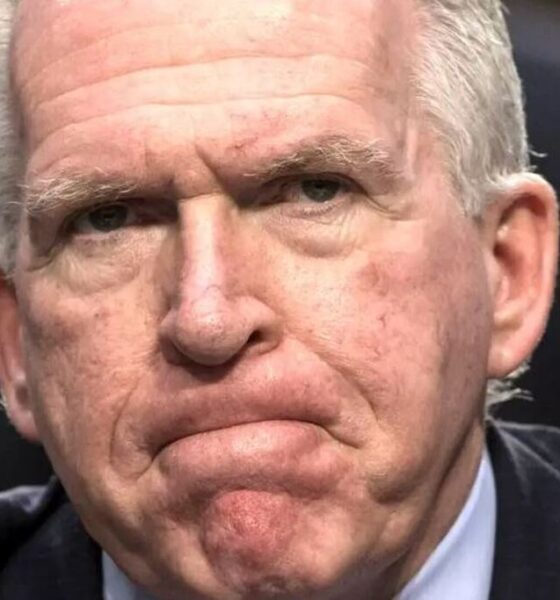 رئیس سابق سیا خواستار برکناری ترامپ شد/ متمم ۲۵ قانون اساسی را فعال کنید