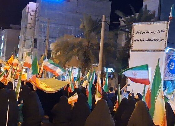 راهپیمایی شبانه مردم در گناوه