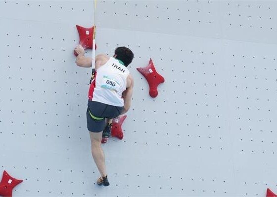 رضا علیپور به مرحله یک هشتم مسابقات سنگنوردی راه یافت