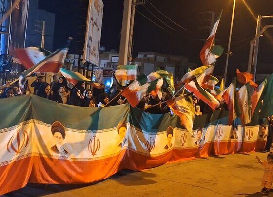 رقص پرچم اقتدار بر دستان میدان داران گناوه ای