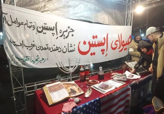 روایت یک تقابل؛ بازنمایی بصری «سراب تمدن غرب» در میدان شهرداری رشت