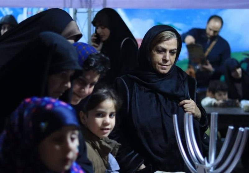 روایت یک تقابل؛ بازنمایی بصری «سراب تمدن غرب» در میدان شهرداری رشت