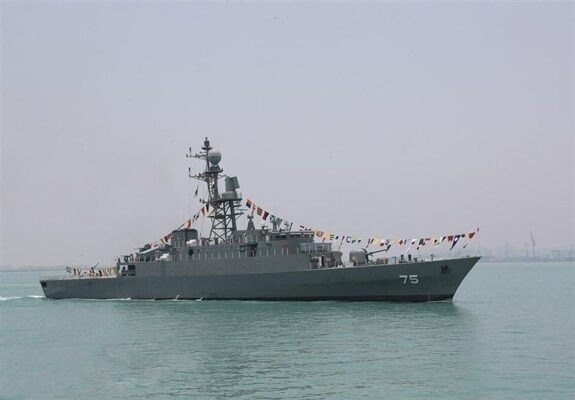 روایتی از حمله ناجوانمردانه آمریکا به ناو دنا در اقیانوس هند‌