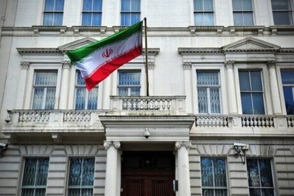 سفارت ایران: انگلیس در سمت درست تاریخ بایستد / ایران در حال دفاع از خود است
