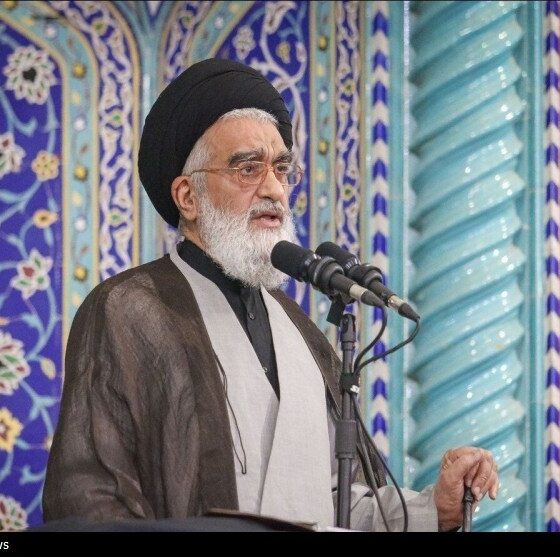 شباهت بیعت مردم با سومین امام انقلاب به بیعت رضوان با پیامبر(ص)