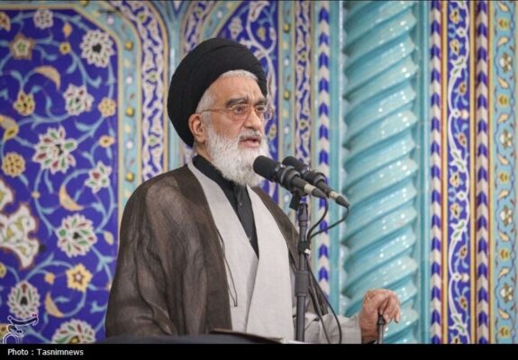 شباهت بیعت مردم با سومین امام انقلاب به بیعت رضوان با پیامبر(ص)