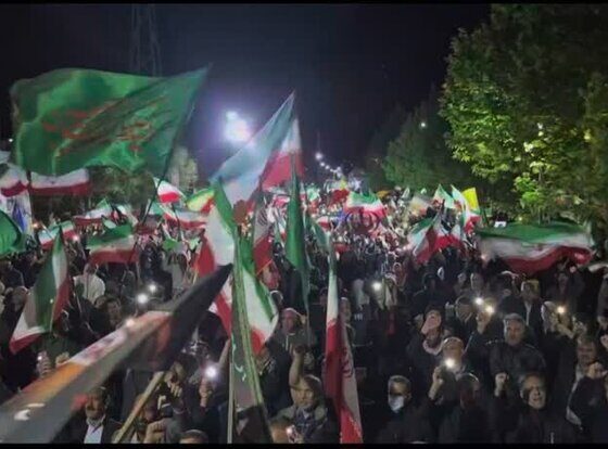 شعار امشب مردم: «سپاه صاحب زمان، دست خدا یارتان»