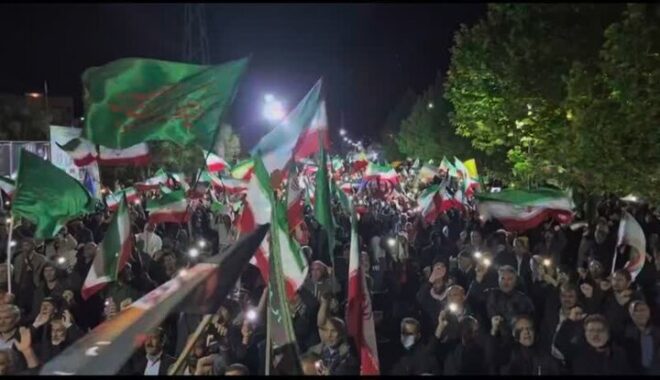 شعار امشب مردم: «سپاه صاحب زمان، دست خدا یارتان»