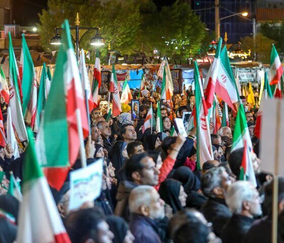 شکوه حضور مردم خمین در پنجاه و هفتمین شب حماسه