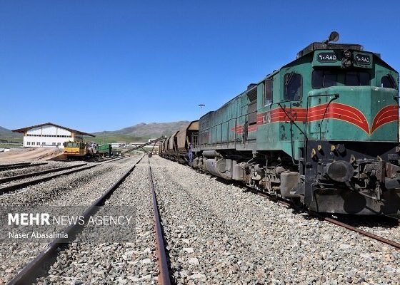 فعالیت شبانه روزی مهندسان و کارگران کریدور ریلی چابهار - زاهدان