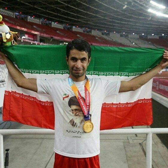 قهرمان دوومیدانی مدال‌هایش را به شهدای جنگ رمضان تقدیم کرد