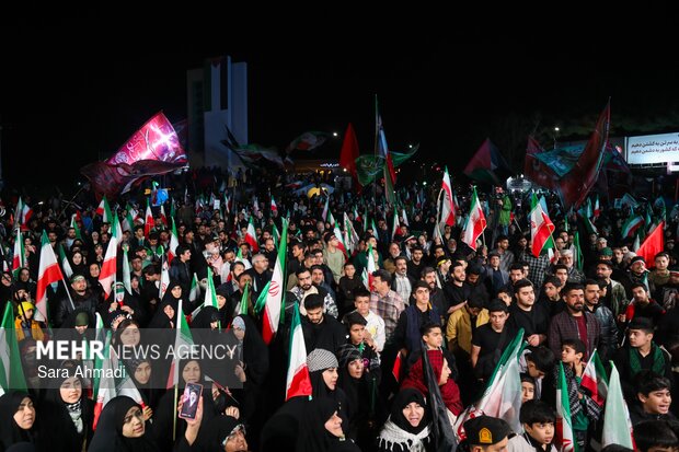 لانچر و موشک در تجمع مردم احمدآباد مشهد