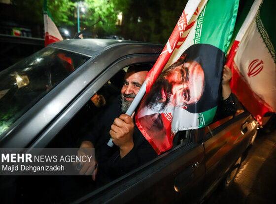 مردم دارالعباده یزد زیر بیرق امام رضا(ع) در سنگر خیابان حاضر هستند