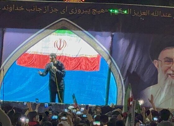 مردم قوچان هم صدا با مهدی رسولی؛ بزن که خوب میزنی