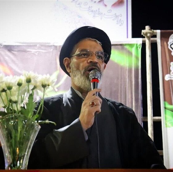 ملت ایران زیر بار مذاکره ذلیلانه نمی‌رود/پایبندی بر عزت و استقلال