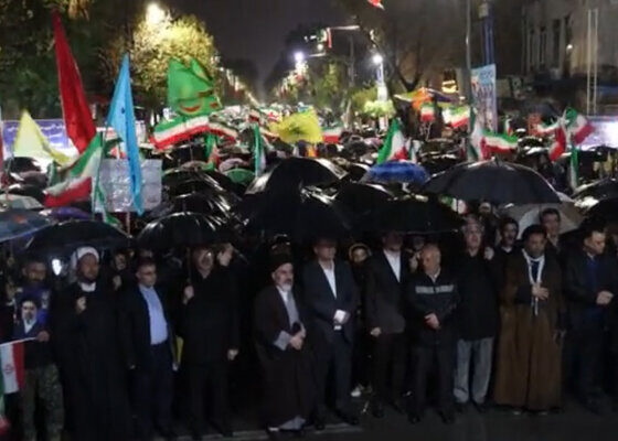 موج پنجاه وهفتم خروش مردم ارومیه زیر بارش باران