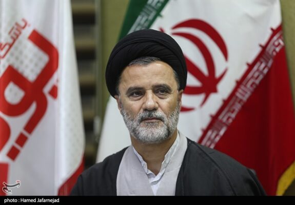 نبویان: کنترل تنگه هرمز ‌از دست نمی‌رود/محاصره دریایی عملاً شکست خورد