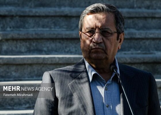 همتی: سیاست یکپارچه‌سازی نرخ ارز، تأمین کالاهای اساسی را تسهیل کرد