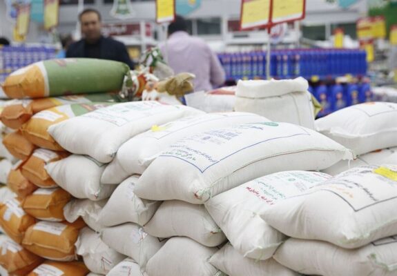 واردات 620 هزار تن کالای اساسی از مناطق آزاد به کشور