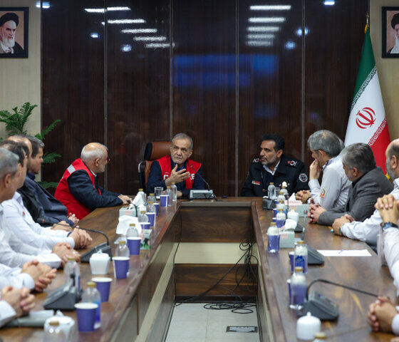 پزشکیان: عبور از چالش‌های پیش‌رو بدون حضور و حمایت مردم ممکن نیست