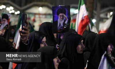 پنجاه و هشتمین شب اجتماعات مردم مشهد رنگ و بوی امام رضایی می دهد