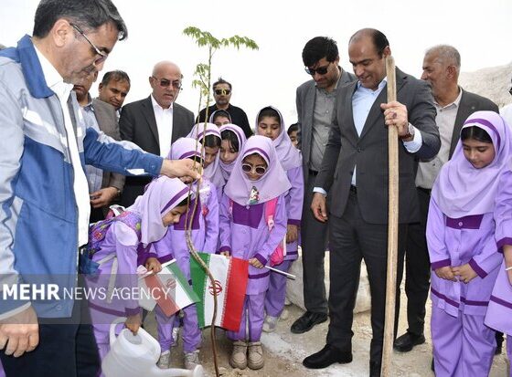 پویش «کاشت نهال سرو ایران» در عسلویه اجرا شد