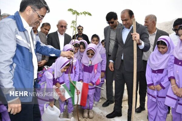 پویش «کاشت نهال سرو ایران» در عسلویه اجرا شد