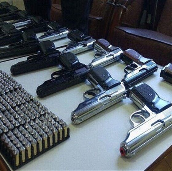 کشف 40 قبضه کلت جنگی در مرز‌های آذربایجان غربی