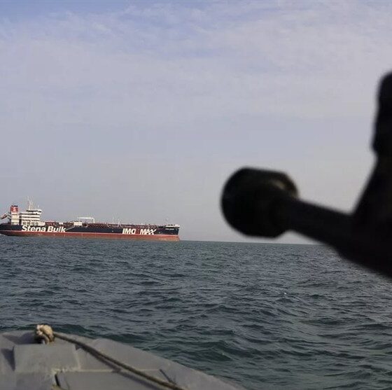 کنترل تنگه هرمز در اختیار ایران است/ به کسی باج نمی‌دهیم