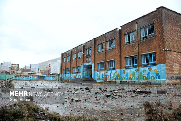 گزارش خبرنگار مهر از خسارات دبستان دخترانه سمیه روانسر در جنگ رمضان