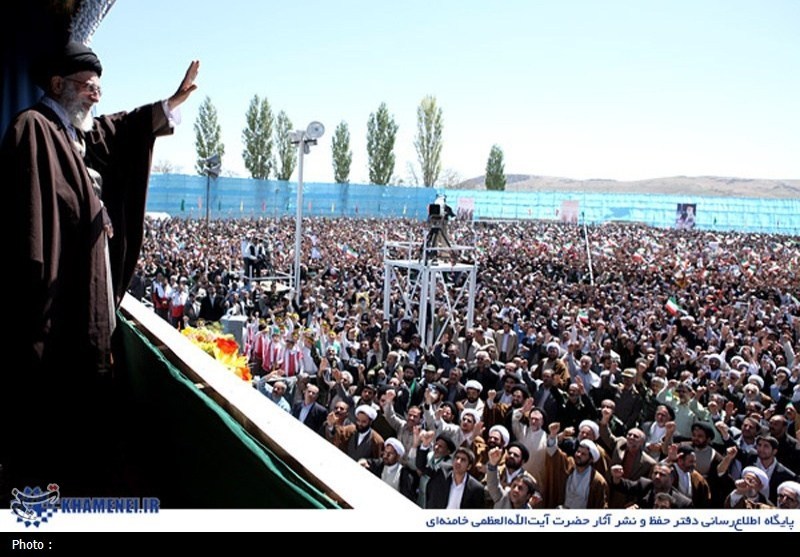 «22 گولان»؛ روزی که کردستان رنگ وحدت گرفت + تصاویر اخبار سنندج , اخبار استان کردستان , رهبر انقلاب , رهبر کشوردوست , پایگاه اطلاعرسانی دفتر مقام معظم رهبری , رئیس دفتر مقام معظم رهبری , بعثه مقام معظم رهبری , انقلاب اسلامی ,