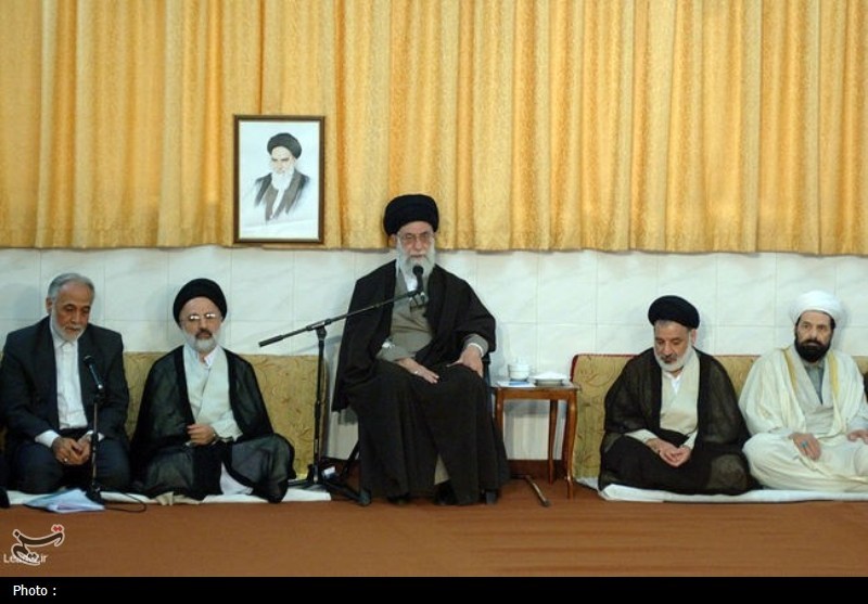 «22 گولان»؛ روزی که کردستان رنگ وحدت گرفت + تصاویر اخبار سنندج , اخبار استان کردستان , رهبر انقلاب , رهبر کشوردوست , پایگاه اطلاعرسانی دفتر مقام معظم رهبری , رئیس دفتر مقام معظم رهبری , بعثه مقام معظم رهبری , انقلاب اسلامی ,