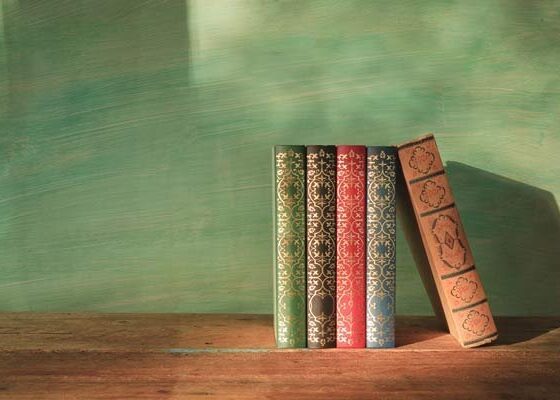 آیا هر تناقضی به معنای ابطال یک نظریه است؟