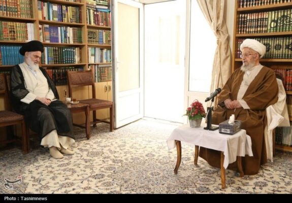 آیت‌الله مکارم‌شیرازی: قدردان دولت هستیم، اما قیمت‌ها کنترل نشد
