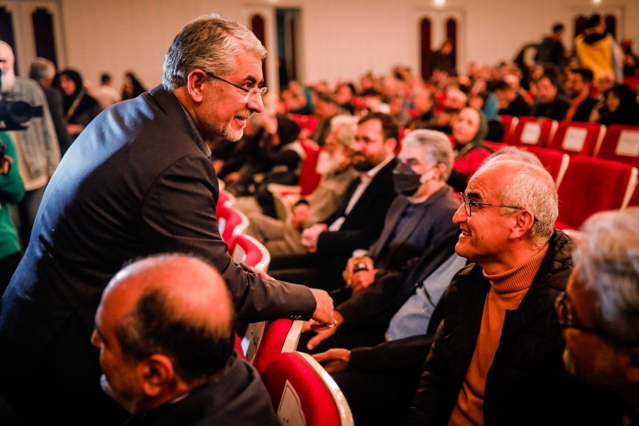 از پوستاندازی سینمای مستند تا لزوم عبور از مدیران تکراری/ «سینماحقیقت» در آستانه تحول یا تکرار؟ از پوستاندازی سینمای مستند تا لزوم عبور از مدیران تکراری/ «سینماحقیقت» در آستانه تحول یا تکرار؟