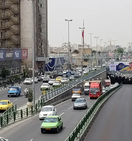 اشتباه عجیب روی بیلبورد نصب شده در خیابان‌های تهران خبرساز شد+ عکس