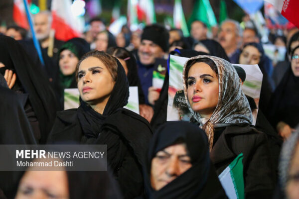 باز تعریف «زن، زندگی، آزادی» در حماسه حضور زنان در جنگ رمضان باز تعریف «زن، زندگی، آزادی» در حماسه حضور زنان در جنگ رمضان