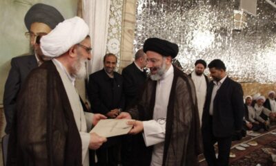 بازنشر تصویری از مراسم اعطای حکم خادمی آیت‌الله شهید سید ابراهیم رئیسی