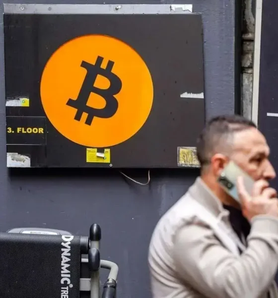 بیت‌کوین از جمع ۱۰ دارایی برتر خارج شد