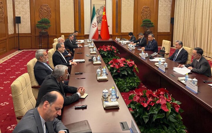 تمجید وزیر خارجه چین از مقاومت و ایستادگی مردم ایران درمقابل متجاوزان