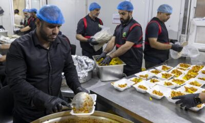 توزیع ۱۰ هزار پرس غذا میان زائران حرم مطهر حضرت عباس(ع) در شب جمعه