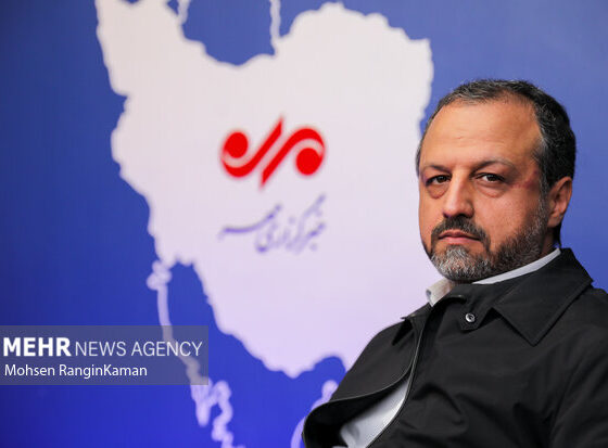 خاندوزی: حذف شبکه‌های ذی‌نفع، پیش‌شرط تحقق اقتصاد مقاومتی است 