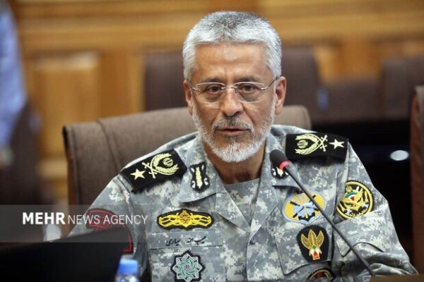 دریادار سیاری: مسیر موفقیت کشور از راه شهدا میگذرد دریادار سیاری: مسیر موفقیت کشور از راه شهدا میگذرد